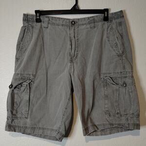 BKE Buckle Men's Size 36 Waist Gray Athletic Fit Cargo Shorts Grid Pattern B6803
